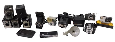 Lot 1471 - A large quantity of cameras, mainly box cameras.