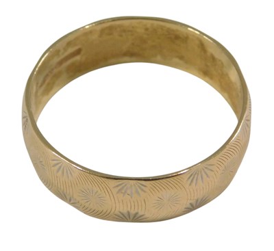 Lot 1031 - A wedding band, with textured and engraved...