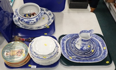 Lot 3068 - A group of blue and white wares, to include...