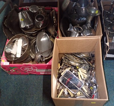 Lot 3070 - Various metalwares, to include a pedestal bowl,...