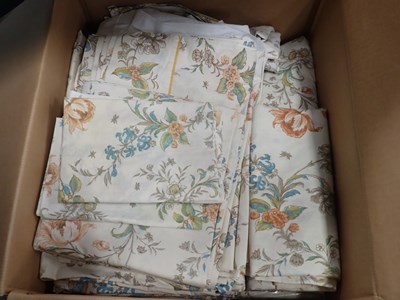 Lot 3123 - Various bed linen, floral decorated, together...
