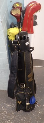 Lot 2570 - A Malibu golf bag, containing various golf...