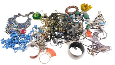 Lot 1036 - Assorted costume jewellery, including...