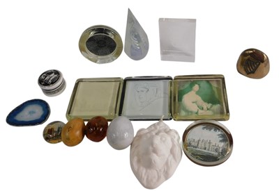 Lot 530 - A quantity of glass and other paperweights, to...