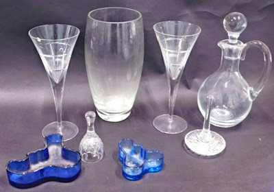 Lot 533 - A quantity of glass, to include a pair of...