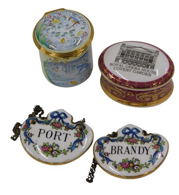 Lot 535 - A Halcyon Days enamel box, decorated with...