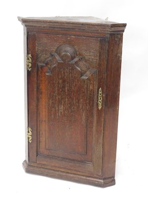 Lot 1539 - A late 18th/early 19thC oak hanging corner...