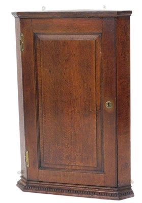 Lot 1540 - A late 18th/early 19thC oak hanging corner...