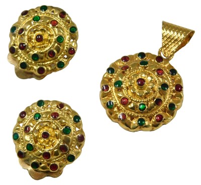 Lot 458 - An Eastern cabochon, ruby and emerald pendant,...
