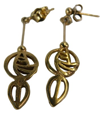 Lot 30 - A pair of 9ct gold drop earrings, 4cm long, 3.3g.