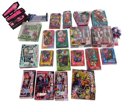 Lot 487 - Various dolls, to include Bratzillaz House of...