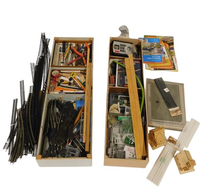 Lot 502 - Two boxes of Dublo gauge trackside...