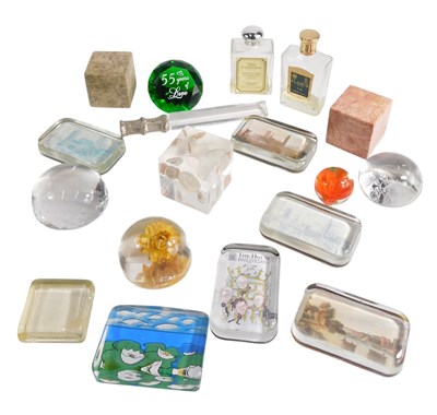 Lot 763 - A quantity of glass and other paperweights, to...