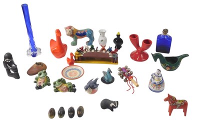 Lot 165 - Miscellaneous items, to include a crackle...