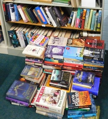 Lot 749 - Modern Literature.- a large quantity of modern...