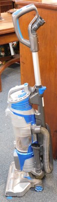 Lot 2215 - A VAX Air Lift Solo upright cordless vacuum...