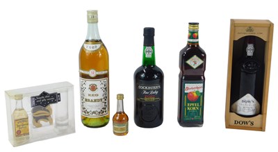 Lot 521 - A group of alcohol, comprising Dow's Trademark...