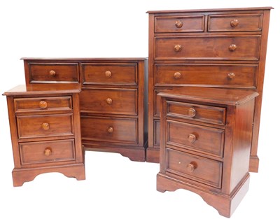 Lot 33 - A Willis and Gambier bedroom suite, comprising...