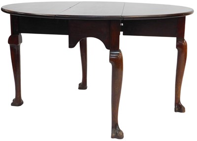 Lot 551 - A Georgian mahogany drop leaf dining table,...