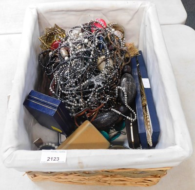 Lot 2123 - A basket containing a large quantity of...