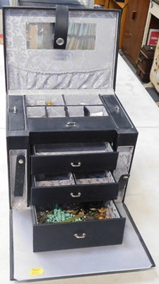 Lot 2127 - A jewellery box containing costume jewellery,...