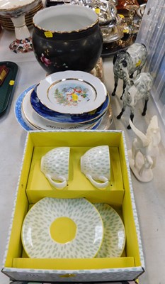 Lot 2171 - Ceramics, including a tea service, boxed, blue...