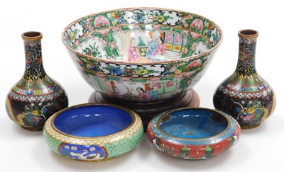 Lot 40 - A Qing dynasty, late 19thC Cantonese famille...