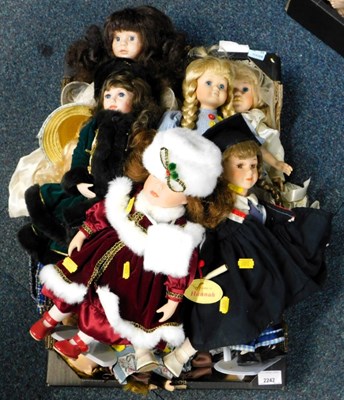 Lot 2242 - Small dolls, all modern. (1 box).
