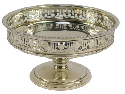 Lot 130 - A George VI silver pedestal sweet meat dish,...