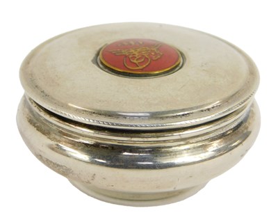 Lot 140 - A 20thC snuff or pill box, of circular form,...