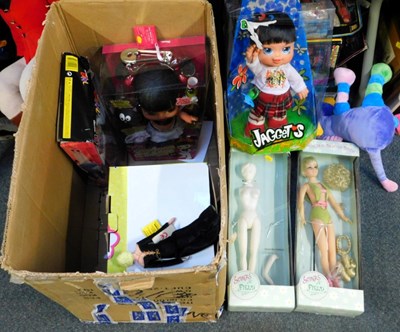 Lot 2233 - Soft toys, dolls, boxed and unboxed. (1 box).