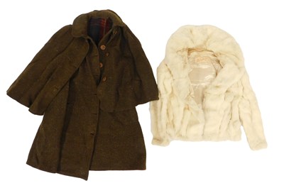 Lot 244 - A JM Barnard and Son Ltd Dublin fox fur short...