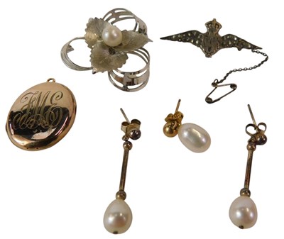 Lot 252 - Assorted jewellery, comprising RAF wings...
