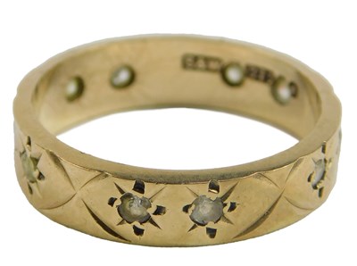 Lot 419 - A 9ct gold wedding ring, 2.3g.