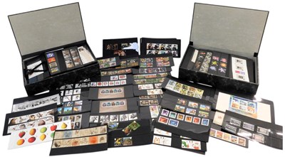 Lot 104 - Stamps.- GB.- QEII.- a large quantity of sets,...