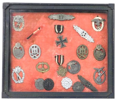 Lot 186 - A group of WWI / WWII medals and badges, some...
