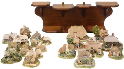 Lot 227 - A group of Lilliput Lane cottages, some boxed,...