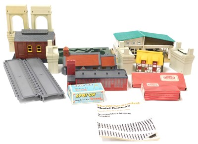 Lot 237 - A group of Triang 00 gauge locomotives,...