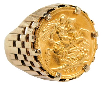 Lot 1 - A Queen Elizabeth II full gold sovereign 1966,...