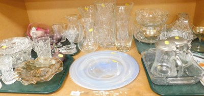Lot 2011 - Various glassware, to include pedestal dishes,...