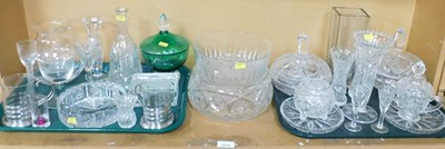 Lot 2016 - A group of glassware, to include bowls, dish...