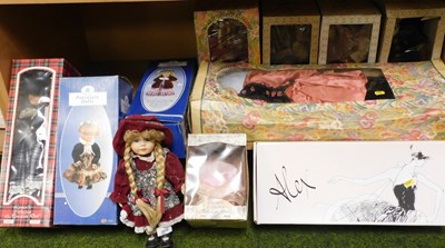 Lot 2019 - A group of dolls, to include The Knightsbridge...
