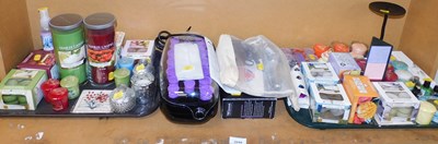 Lot 2040 - Various Yankee and other candles,...