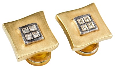 Lot 208 - A pair of bicolour diamond set clip earrings,...