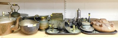 Lot 2094 - Various metalware, to include a copper kettle,...