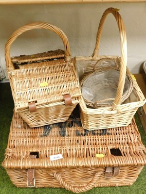 Lot 2126 - Various wicker baskets, to include a picnic...