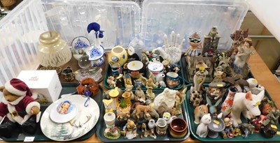 Lot 2135 - Decorative household effects, to include...