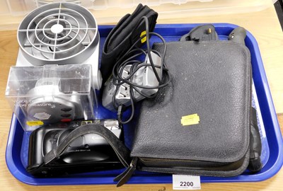 Lot 2200 - A part shaving set, together with a Max E...