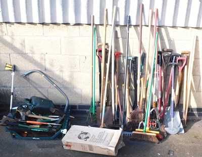 Lot 1014 - Various garden tools, to include spades, rakes,...