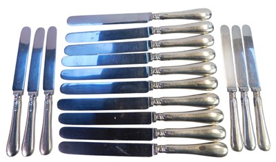 Lot 242 - A set of ten silver handled dinner...